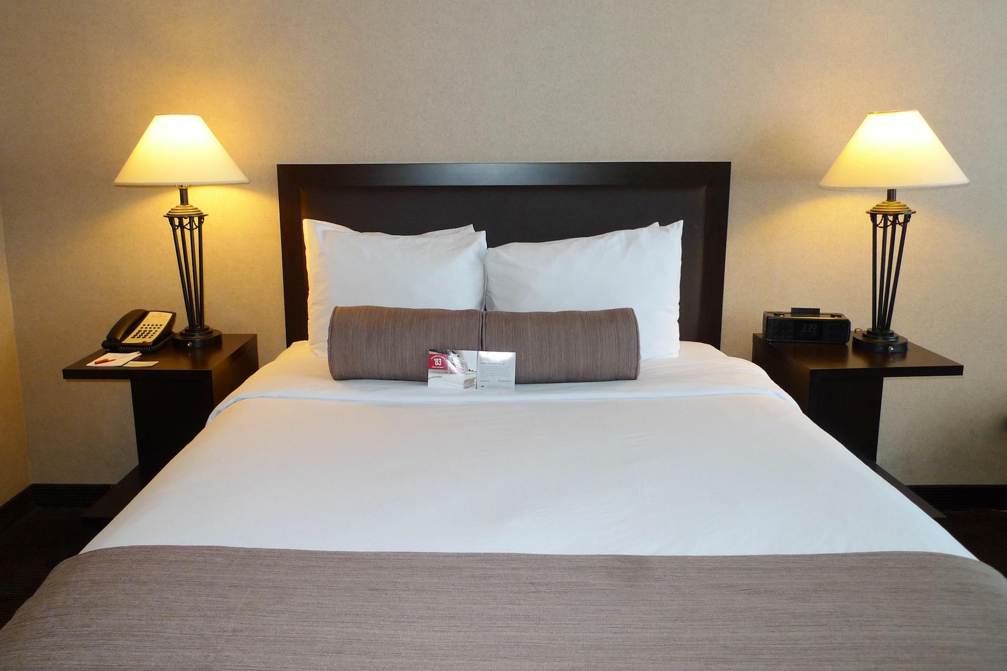 Hotel Ramada Plaza By Wyndham Calgary Downtown Exterior foto