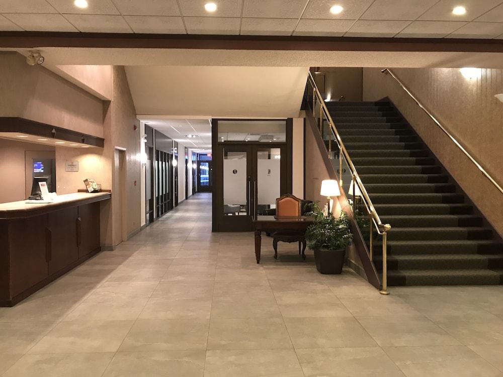 Hotel Ramada Plaza By Wyndham Calgary Downtown Exterior foto