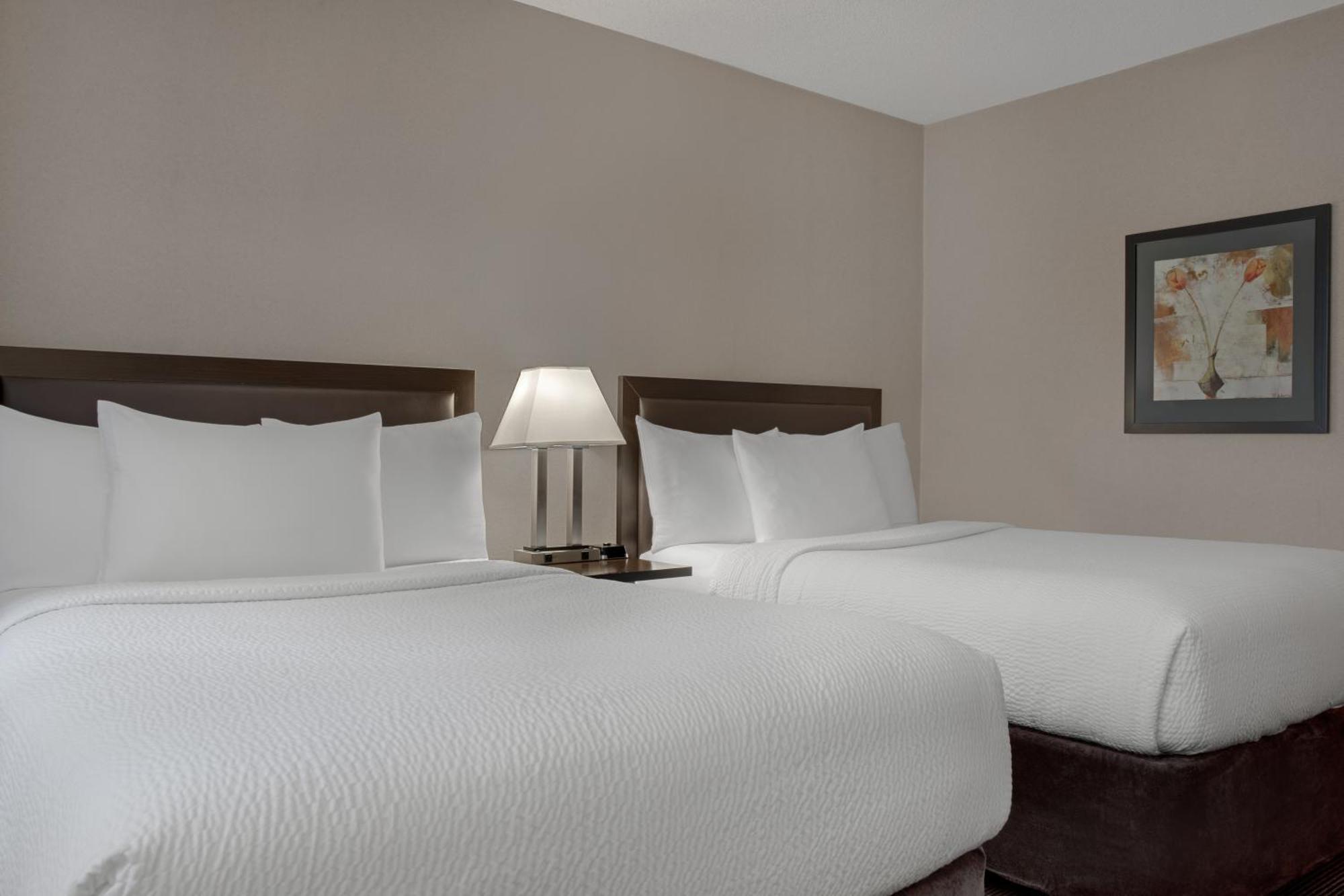 Hotel Ramada Plaza By Wyndham Calgary Downtown Exterior foto