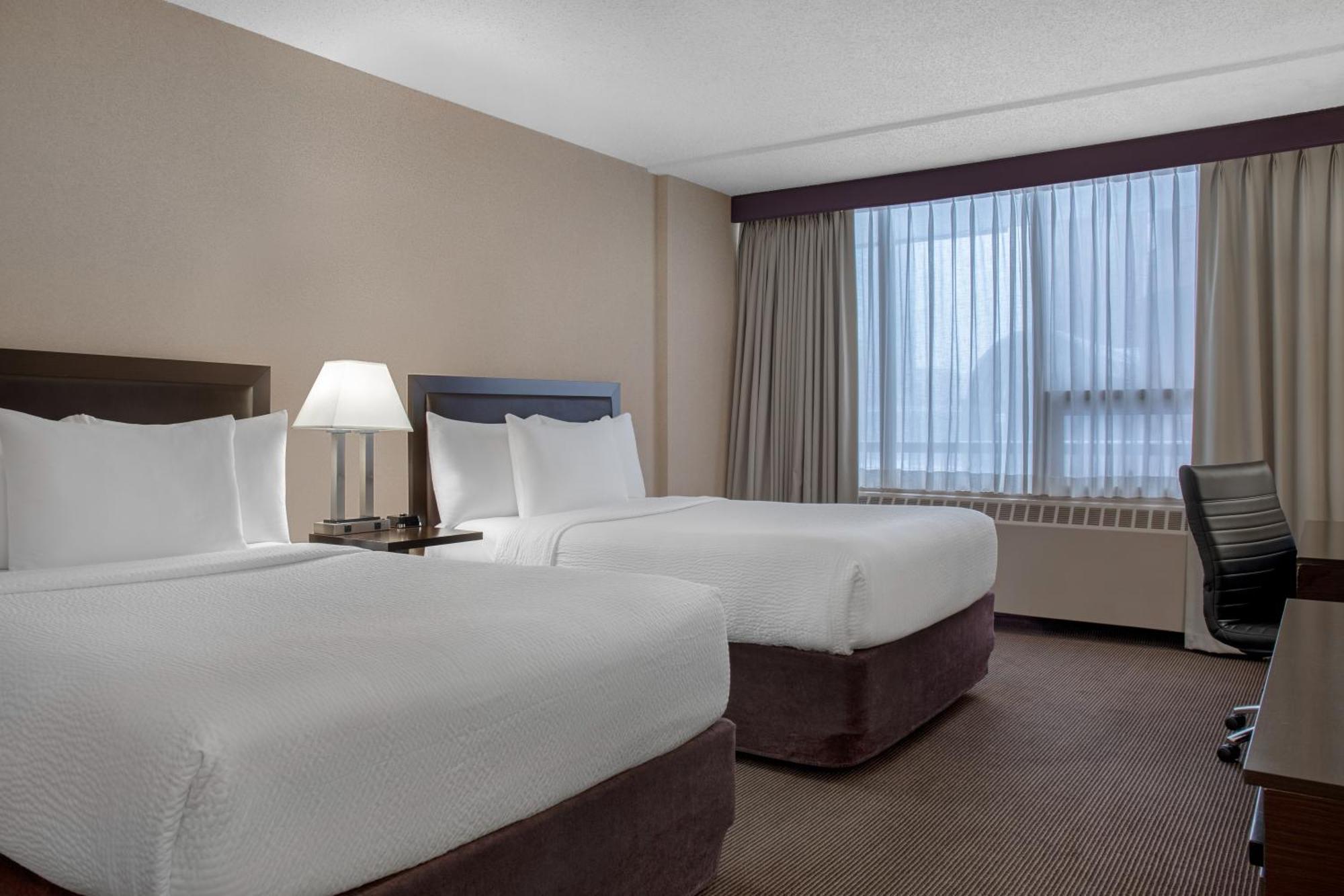 Hotel Ramada Plaza By Wyndham Calgary Downtown Exterior foto