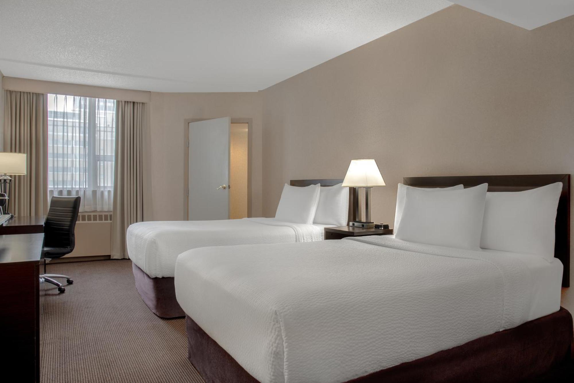 Hotel Ramada Plaza By Wyndham Calgary Downtown Exterior foto