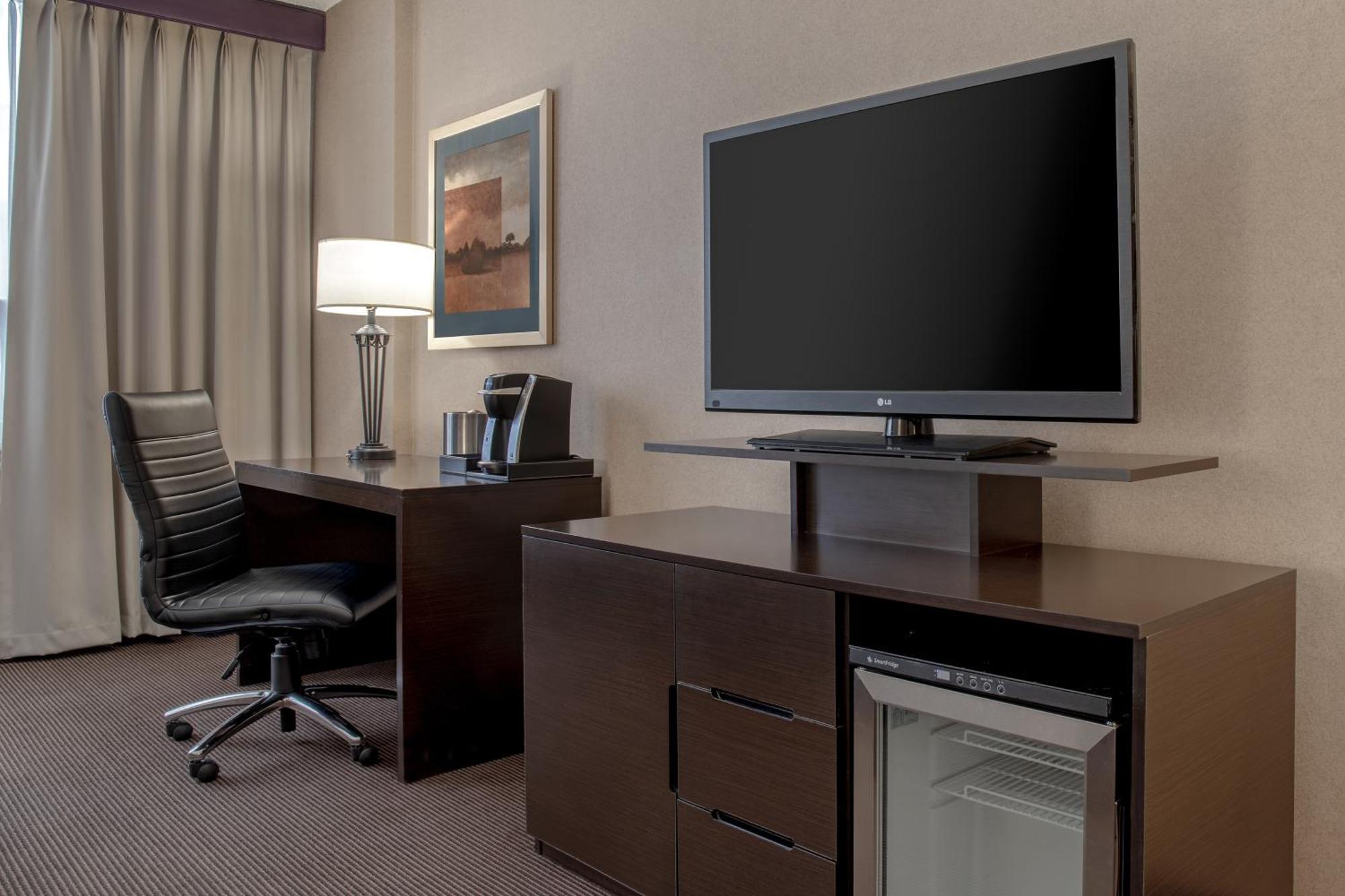 Hotel Ramada Plaza By Wyndham Calgary Downtown Exterior foto