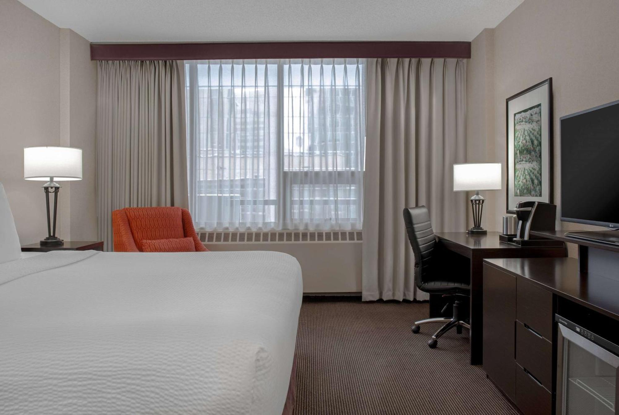 Hotel Ramada Plaza By Wyndham Calgary Downtown Exterior foto