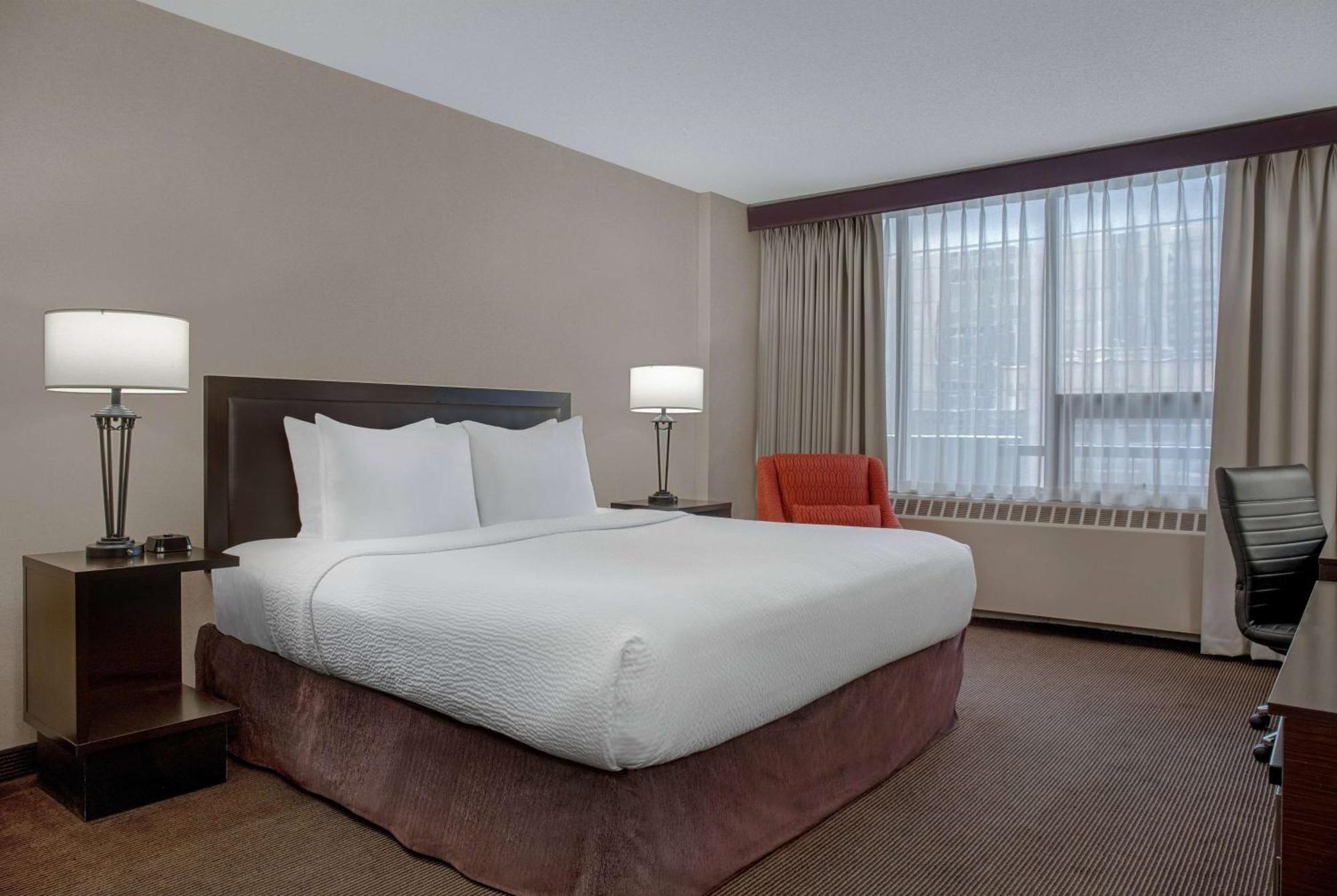 Hotel Ramada Plaza By Wyndham Calgary Downtown Exterior foto