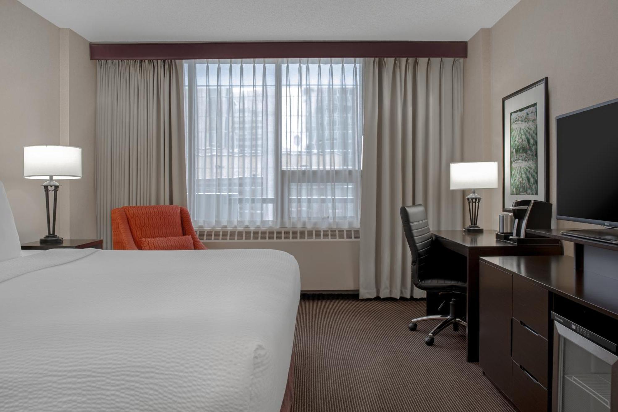 Hotel Ramada Plaza By Wyndham Calgary Downtown Exterior foto