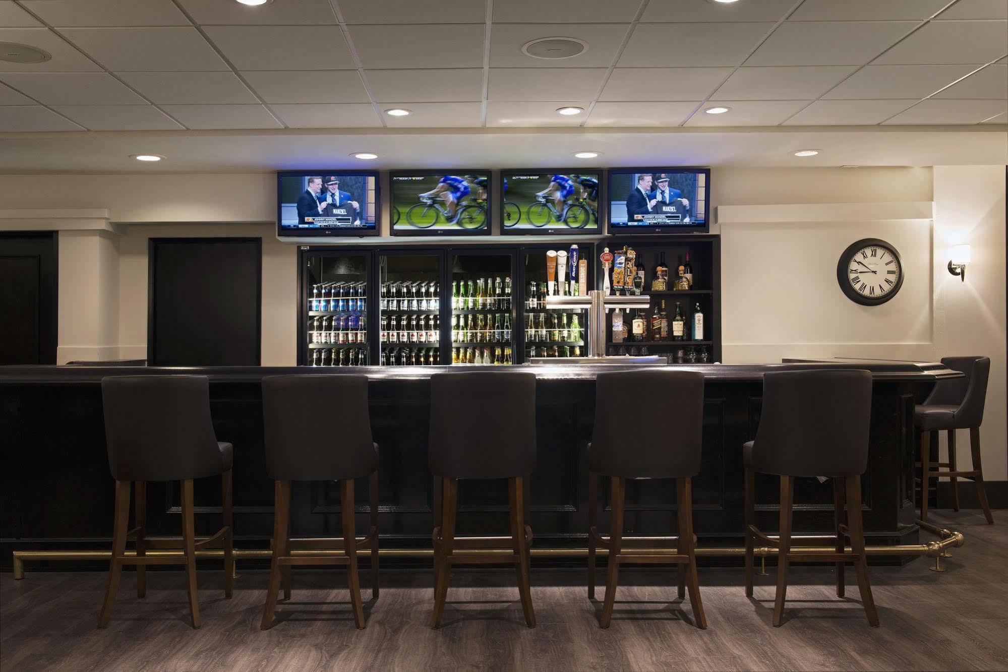 Hotel Ramada Plaza By Wyndham Calgary Downtown Exterior foto